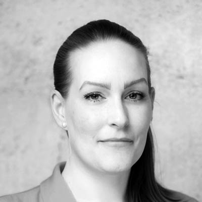 Tabea Sütcü, Personalsachbearbeiterin